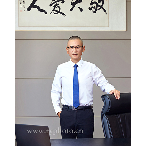 知名(míng)上市公(gōng)司制藥企業——健友集團董事長(cháng)個人形象照宣傳照拍攝