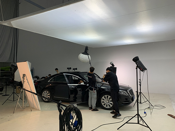 汽車(chē)産(chǎn)品廣告攝影 奔馳S500L純黑内飾汽車(chē) 車(chē)載靠枕産(chǎn)品攝影花(huā)絮 南京專業電(diàn)商(shāng)産(chǎn)品拍照公(gōng)司(圖4)